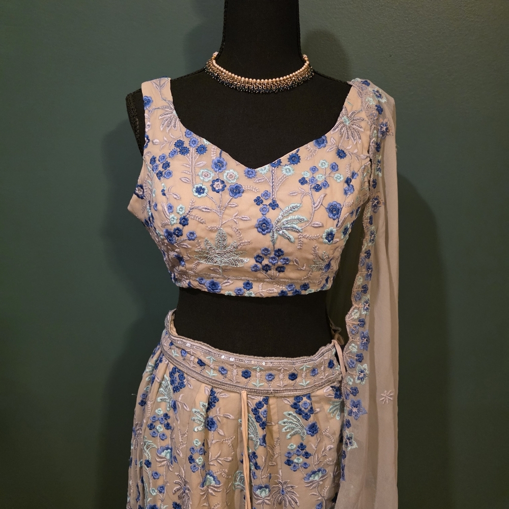 Ethnic Indian Wear Blue and Cream Wedding Dress Lehenga - Picture 12 of 14